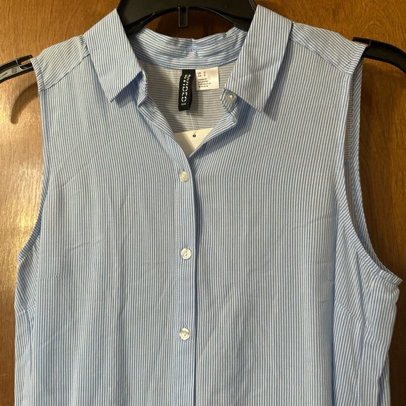 H&M Women’s Sleeveless Button Blouse - Picture 3 of 9